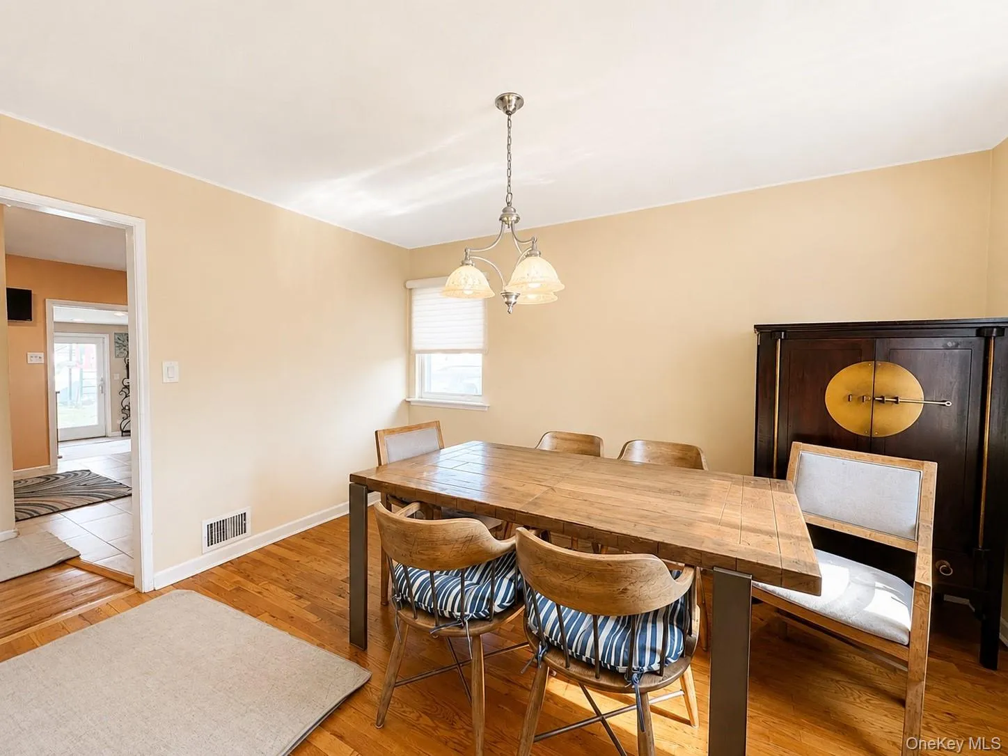 183 Lee Avenue, Oyster Bay, NY, 3 Bedrooms Bedrooms, 7 Rooms Rooms,2 BathroomsBathrooms,Residential,For Rent,Lee,0,1020015 183 Lee Avenue, Oyster Bay, NY, 3 Bedrooms Bedrooms, 7 Rooms Rooms,2 BathroomsBathrooms,Residential,For Rent,Lee,0,1020015