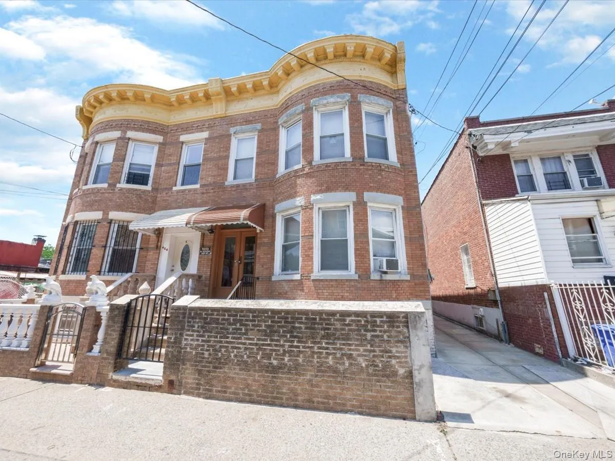 452 Lincoln Avenue, New York, NY, 6 Bedrooms Bedrooms, 12 Rooms Rooms,5 BathroomsBathrooms,Residential,For Rent,Lincoln,0,1020021 452 Lincoln Avenue, New York, NY, 6 Bedrooms Bedrooms, 12 Rooms Rooms,5 BathroomsBathrooms,Residential,For Rent,Lincoln,0,1020021