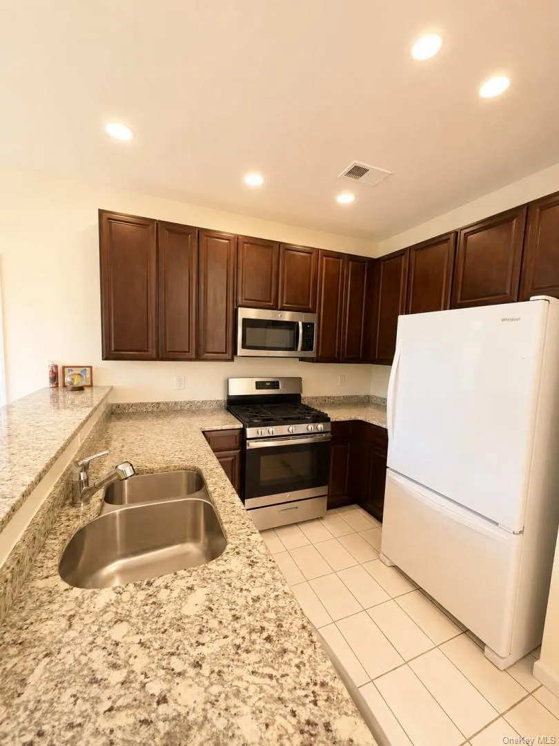 601 Commons Lane, Ulster, NY, 2 Bedrooms Bedrooms, 7 Rooms Rooms,2 BathroomsBathrooms,Residential,For Rent,Commons,0,1020027 601 Commons Lane, Ulster, NY, 2 Bedrooms Bedrooms, 7 Rooms Rooms,2 BathroomsBathrooms,Residential,For Rent,Commons,0,1020027