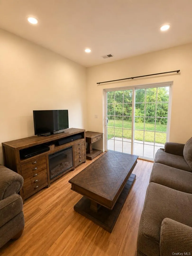 601 Commons Lane, Ulster, NY, 2 Bedrooms Bedrooms, 7 Rooms Rooms,2 BathroomsBathrooms,Residential,For Rent,Commons,0,1020027 601 Commons Lane, Ulster, NY, 2 Bedrooms Bedrooms, 7 Rooms Rooms,2 BathroomsBathrooms,Residential,For Rent,Commons,0,1020027