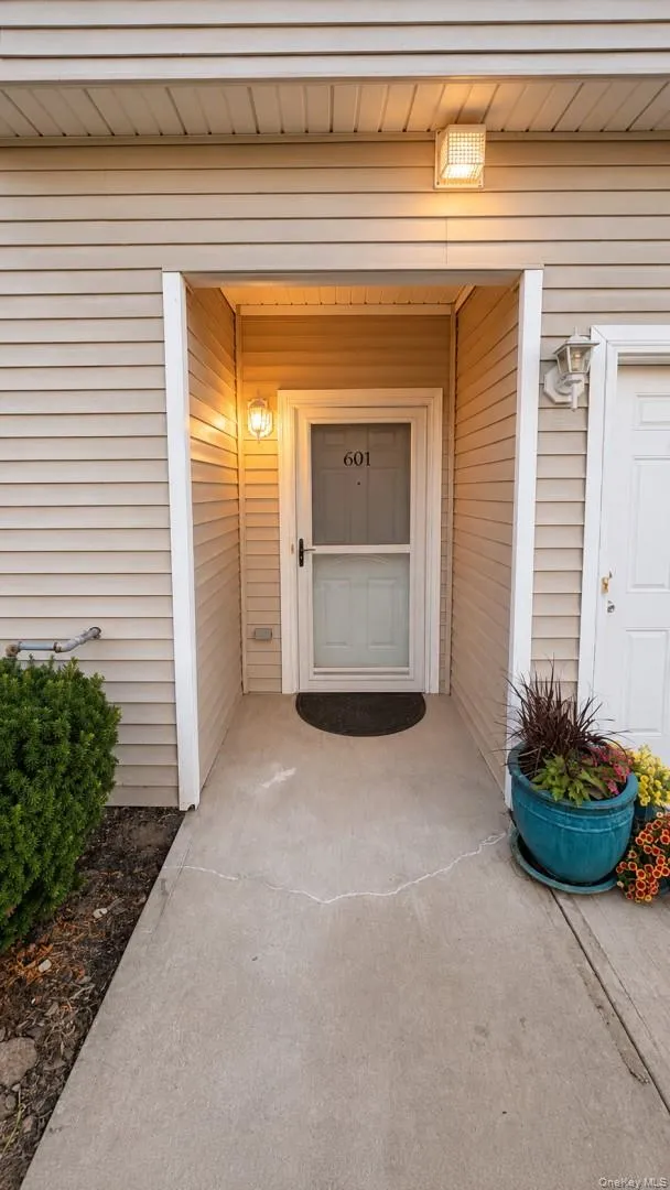 601 Commons Lane, Ulster, NY, 2 Bedrooms Bedrooms, 7 Rooms Rooms,2 BathroomsBathrooms,Residential,For Rent,Commons,0,1020027 601 Commons Lane, Ulster, NY, 2 Bedrooms Bedrooms, 7 Rooms Rooms,2 BathroomsBathrooms,Residential,For Rent,Commons,0,1020027