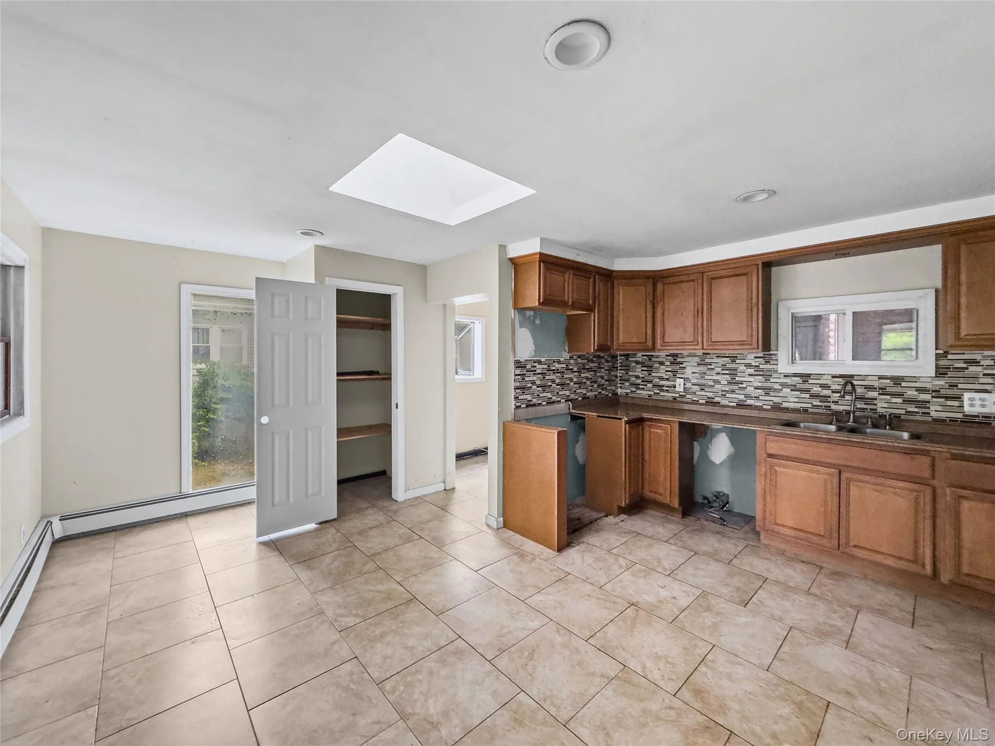 10 Windsor Place, Brookhaven, NY, 3 Bedrooms Bedrooms, 9 Rooms Rooms,3 BathroomsBathrooms,Residential,For Rent,Windsor,0,1020035 10 Windsor Place, Brookhaven, NY, 3 Bedrooms Bedrooms, 9 Rooms Rooms,3 BathroomsBathrooms,Residential,For Rent,Windsor,0,1020035