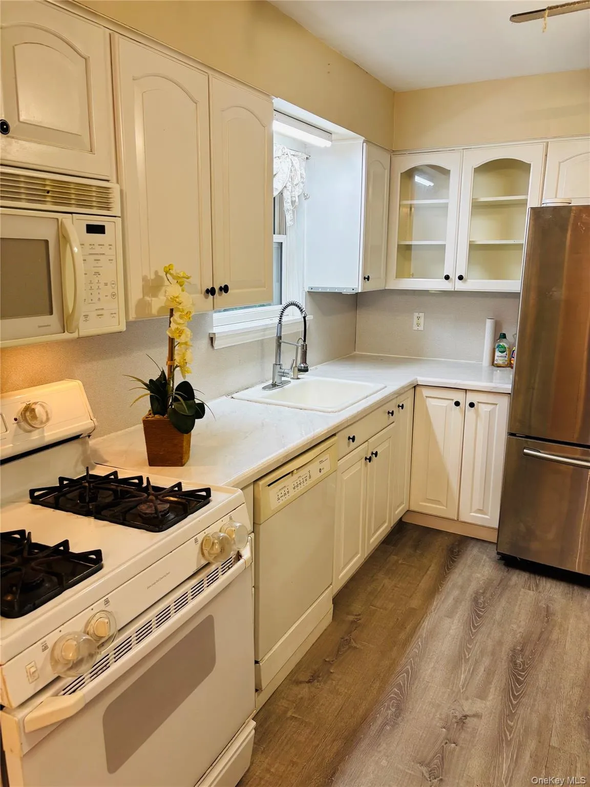 3 Altamont Avenue, Oyster Bay, NY, 3 Bedrooms Bedrooms, 6 Rooms Rooms,1 BathroomBathrooms,Residential,For Rent,Altamont,0,1020045 3 Altamont Avenue, Oyster Bay, NY, 3 Bedrooms Bedrooms, 6 Rooms Rooms,1 BathroomBathrooms,Residential,For Rent,Altamont,0,1020045