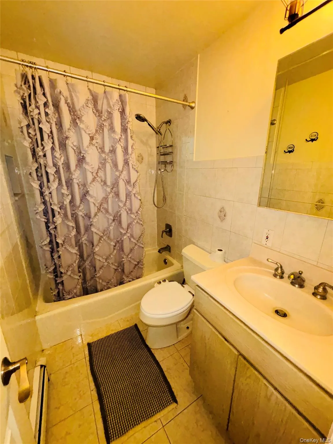 3 Altamont Avenue, Oyster Bay, NY, 3 Bedrooms Bedrooms, 6 Rooms Rooms,1 BathroomBathrooms,Residential,For Rent,Altamont,0,1020045 3 Altamont Avenue, Oyster Bay, NY, 3 Bedrooms Bedrooms, 6 Rooms Rooms,1 BathroomBathrooms,Residential,For Rent,Altamont,0,1020045