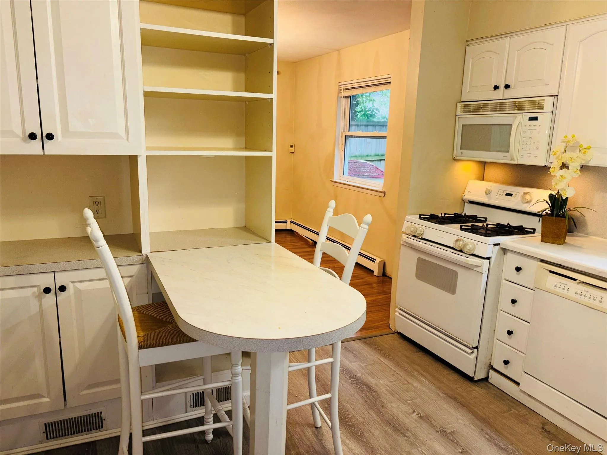 3 Altamont Avenue, Oyster Bay, NY, 3 Bedrooms Bedrooms, 6 Rooms Rooms,1 BathroomBathrooms,Residential,For Rent,Altamont,0,1020045 3 Altamont Avenue, Oyster Bay, NY, 3 Bedrooms Bedrooms, 6 Rooms Rooms,1 BathroomBathrooms,Residential,For Rent,Altamont,0,1020045
