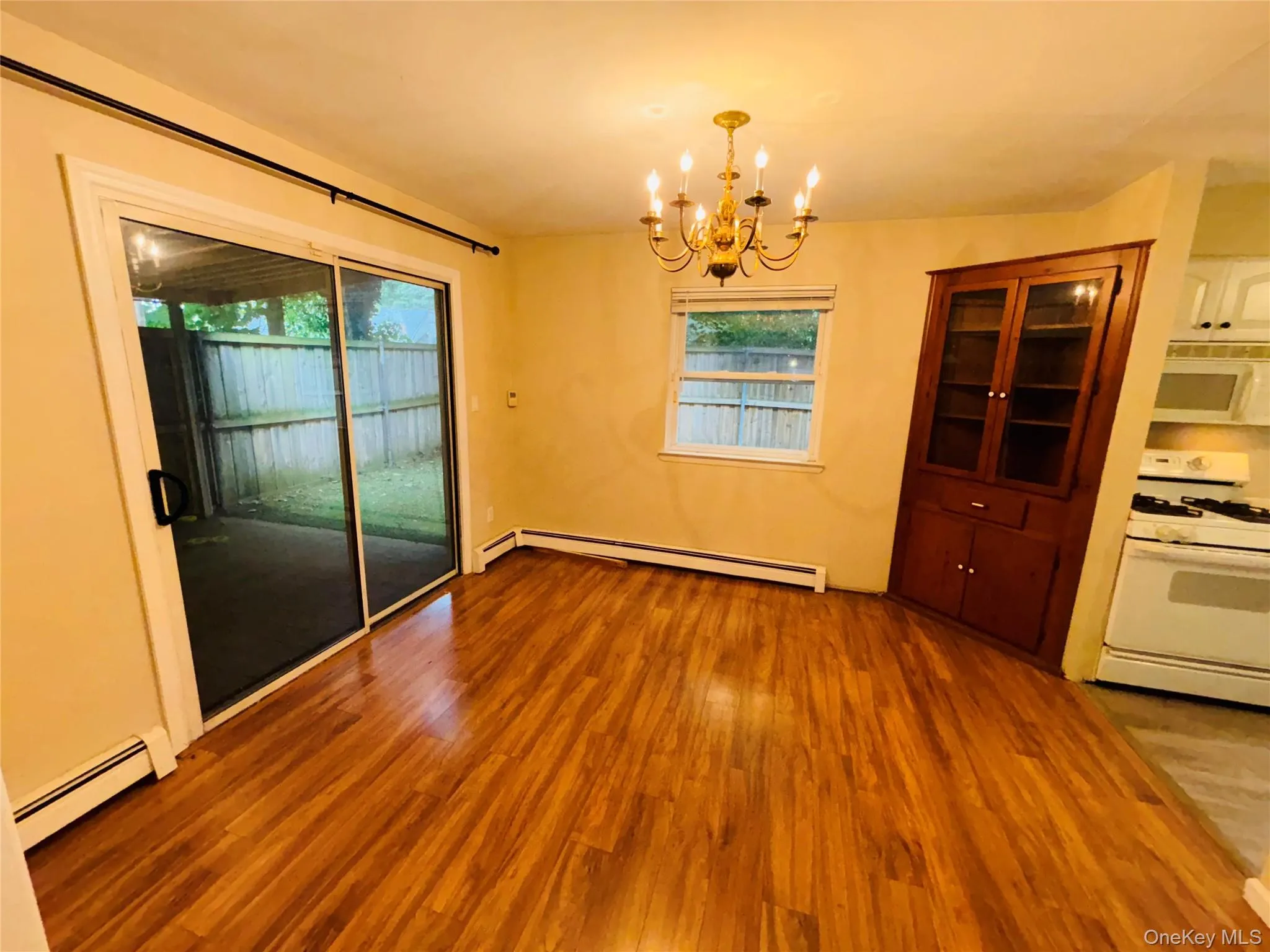 3 Altamont Avenue, Oyster Bay, NY, 3 Bedrooms Bedrooms, 6 Rooms Rooms,1 BathroomBathrooms,Residential,For Rent,Altamont,0,1020045 3 Altamont Avenue, Oyster Bay, NY, 3 Bedrooms Bedrooms, 6 Rooms Rooms,1 BathroomBathrooms,Residential,For Rent,Altamont,0,1020045