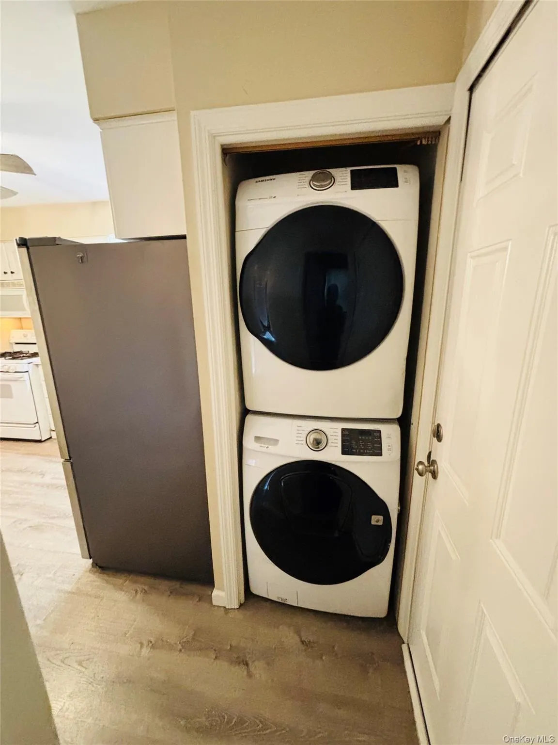 3 Altamont Avenue, Oyster Bay, NY, 3 Bedrooms Bedrooms, 6 Rooms Rooms,1 BathroomBathrooms,Residential,For Rent,Altamont,0,1020045 3 Altamont Avenue, Oyster Bay, NY, 3 Bedrooms Bedrooms, 6 Rooms Rooms,1 BathroomBathrooms,Residential,For Rent,Altamont,0,1020045
