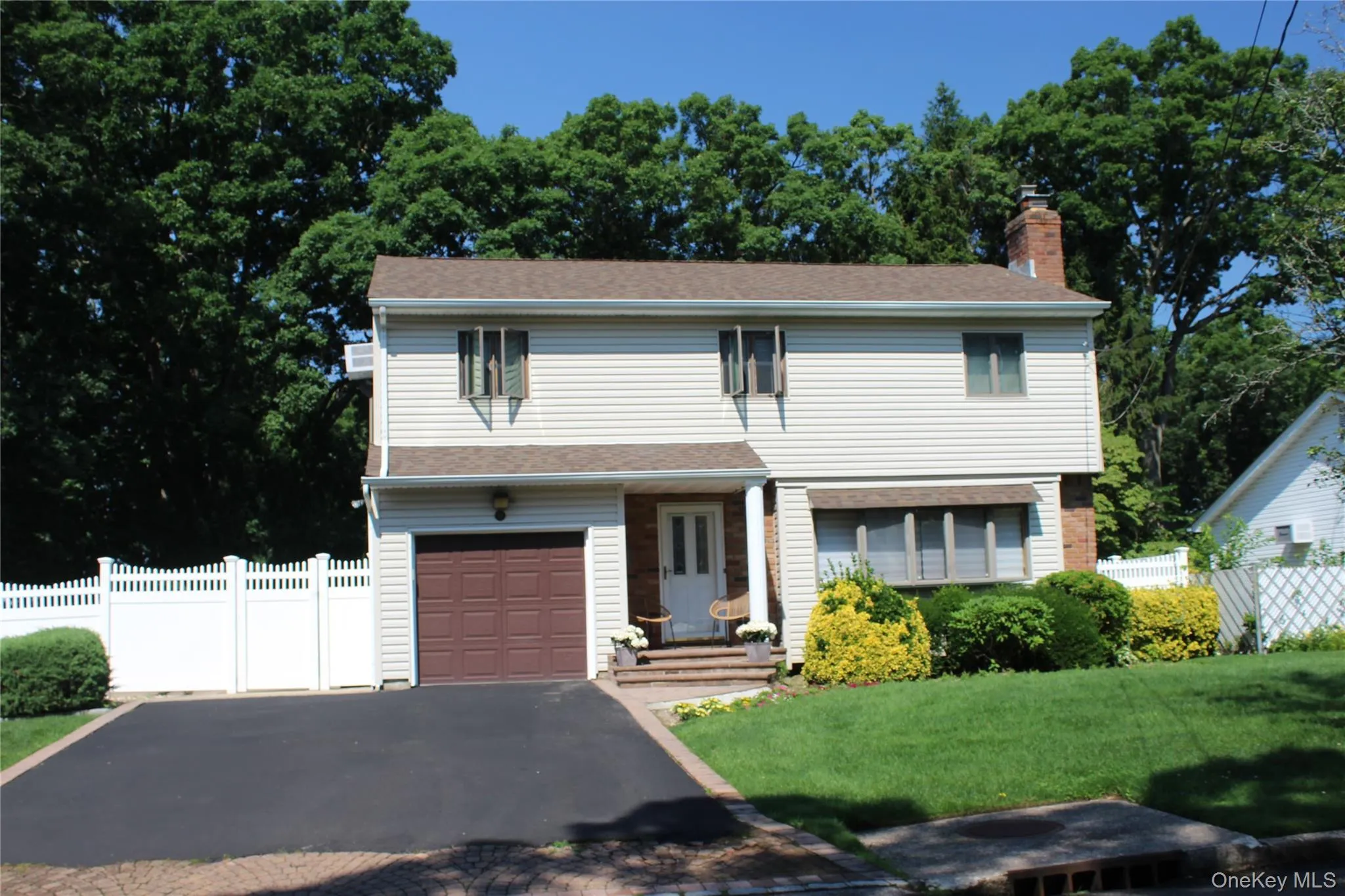 15 Hanley Avenue, Huntington, NY, 4 Bedrooms Bedrooms, 8 Rooms Rooms,2 BathroomsBathrooms,Residential,For Rent,Hanley,0,1020061 15 Hanley Avenue, Huntington, NY, 4 Bedrooms Bedrooms, 8 Rooms Rooms,2 BathroomsBathrooms,Residential,For Rent,Hanley,0,1020061