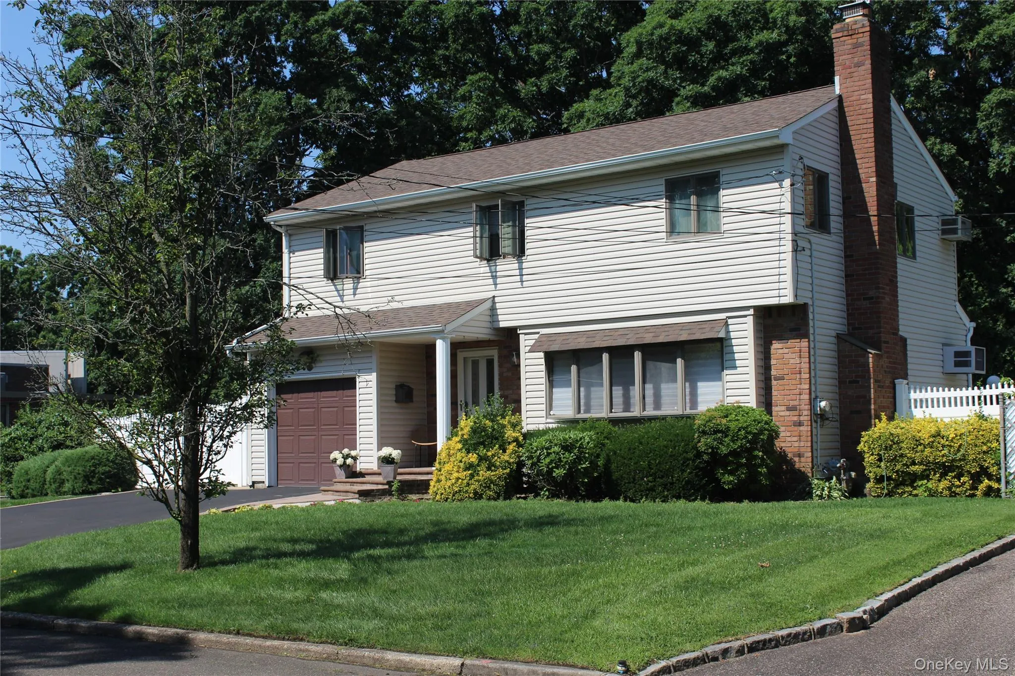 15 Hanley Avenue, Huntington, NY, 4 Bedrooms Bedrooms, 8 Rooms Rooms,2 BathroomsBathrooms,Residential,For Rent,Hanley,0,1020061 15 Hanley Avenue, Huntington, NY, 4 Bedrooms Bedrooms, 8 Rooms Rooms,2 BathroomsBathrooms,Residential,For Rent,Hanley,0,1020061