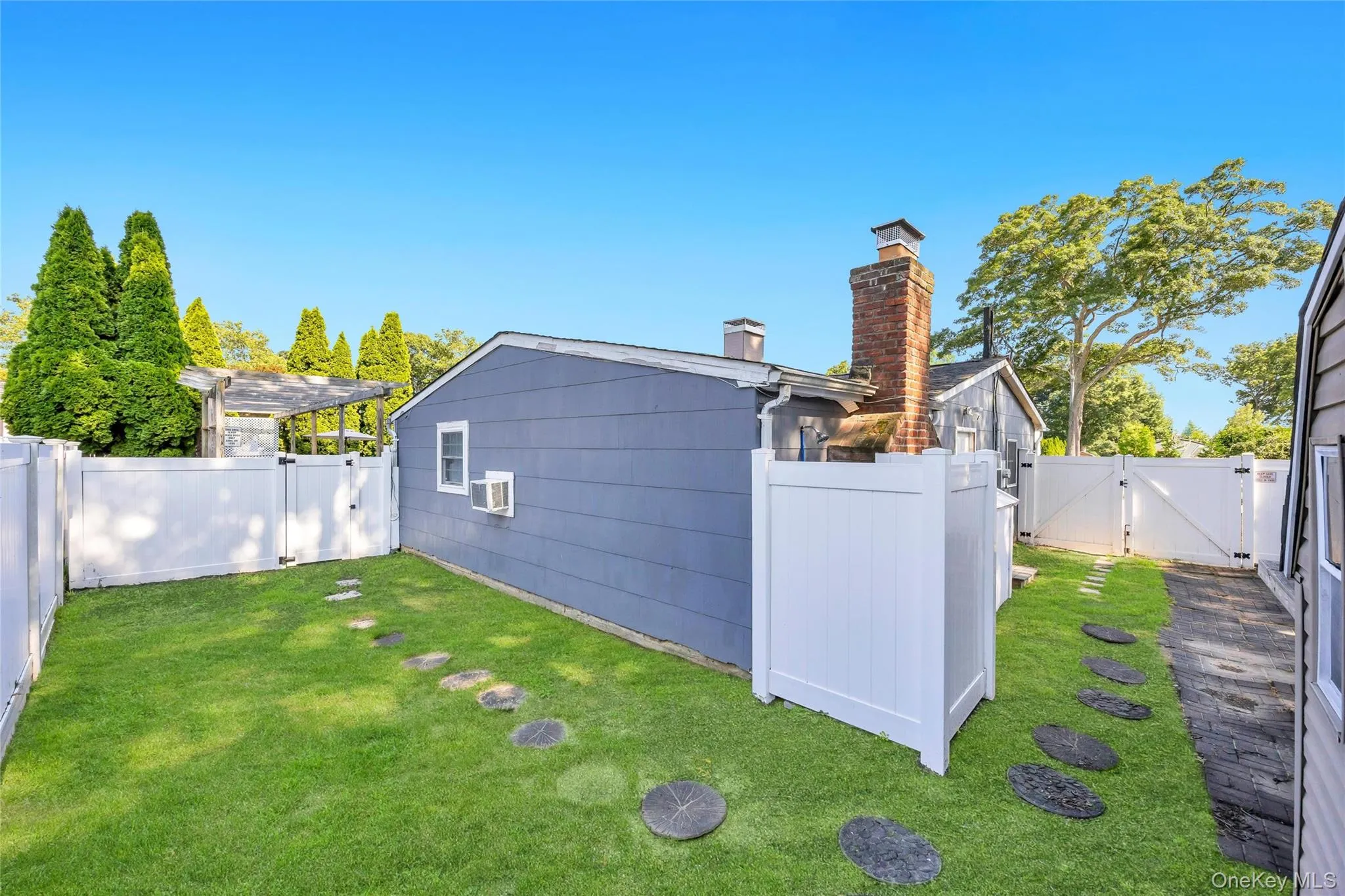 7 Amherst Road, Brookhaven, NY, 4 Bedrooms Bedrooms, 8 Rooms Rooms,2 BathroomsBathrooms,Residential,For Rent,Amherst,0,1020062 7 Amherst Road, Brookhaven, NY, 4 Bedrooms Bedrooms, 8 Rooms Rooms,2 BathroomsBathrooms,Residential,For Rent,Amherst,0,1020062