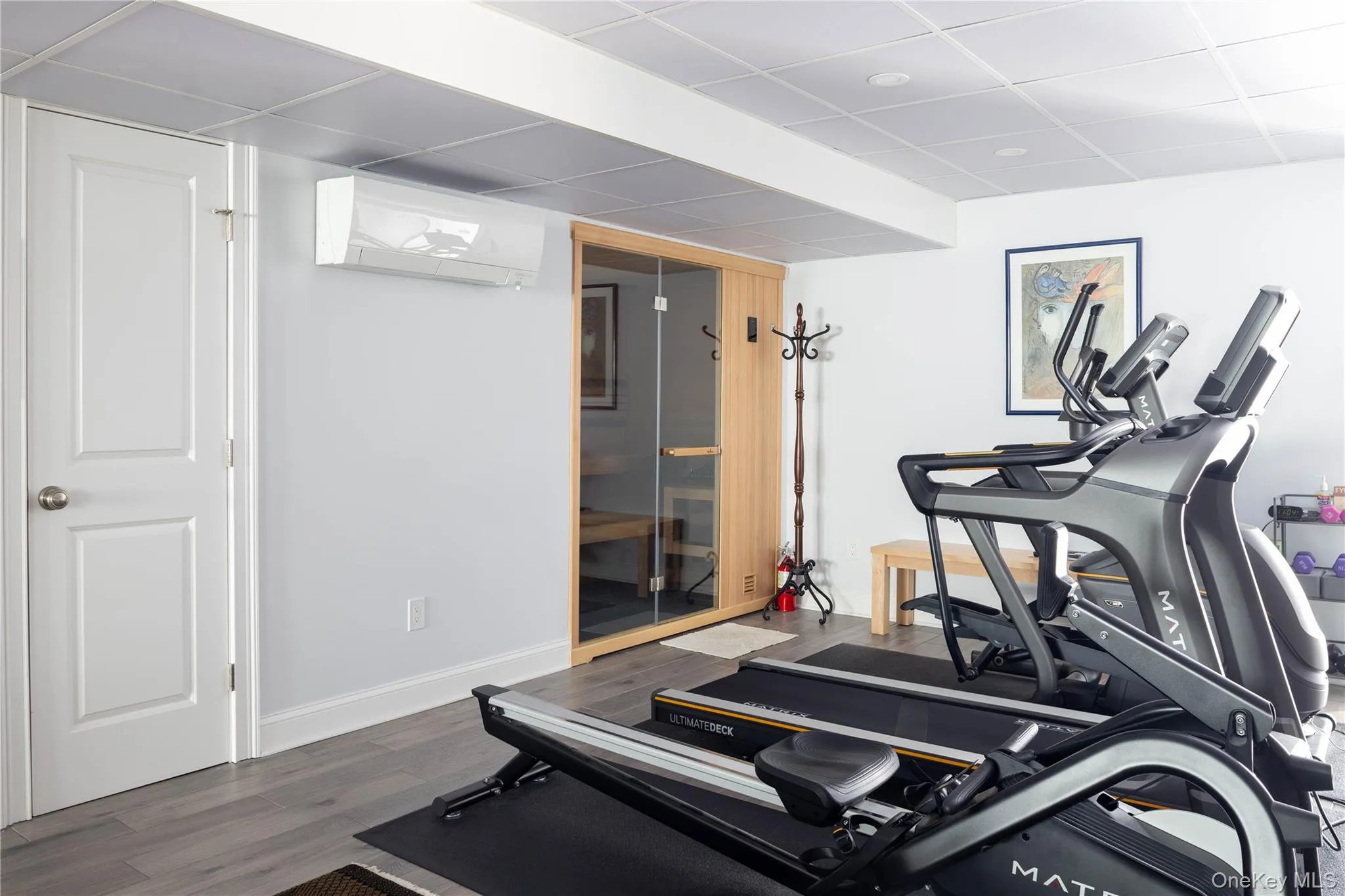 Fully finished with rec room, sauna, gym, heat and ac Fully finished with rec room, sauna, gym, heat and ac