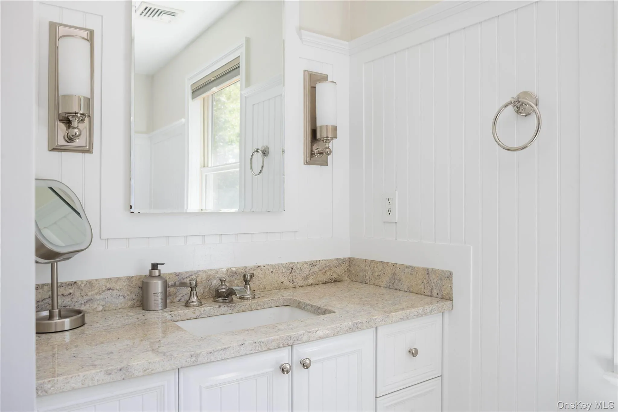 11 Hildreth Road, Southampton, NY, 4 Bedrooms Bedrooms, 14 Rooms Rooms,4 BathroomsBathrooms,Residential,For Rent,Hildreth,0,1020064 11 Hildreth Road, Southampton, NY, 4 Bedrooms Bedrooms, 14 Rooms Rooms,4 BathroomsBathrooms,Residential,For Rent,Hildreth,0,1020064