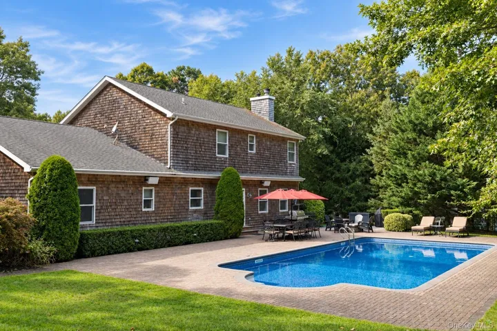 11 Hildreth Road, Southampton, New York 11946