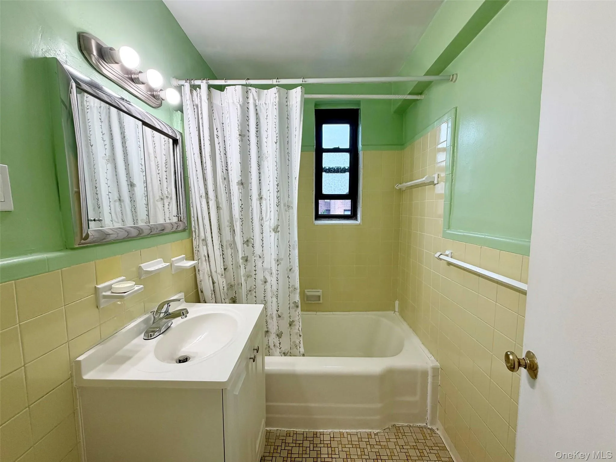 63-95 Austin Street, New York, NY, 1 Bedroom Bedrooms, 4 Rooms Rooms,1 BathroomBathrooms,Residential,For Rent,Austin,0,1020068 63-95 Austin Street, New York, NY, 1 Bedroom Bedrooms, 4 Rooms Rooms,1 BathroomBathrooms,Residential,For Rent,Austin,0,1020068