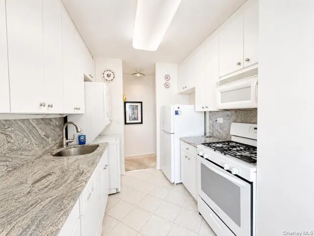 27010 Grand Central, New York, NY, 1 Bedroom Bedrooms, 3 Rooms Rooms,1 BathroomBathrooms,Residential,For Rent,Grand Central,0,1020071 27010 Grand Central, New York, NY, 1 Bedroom Bedrooms, 3 Rooms Rooms,1 BathroomBathrooms,Residential,For Rent,Grand Central,0,1020071