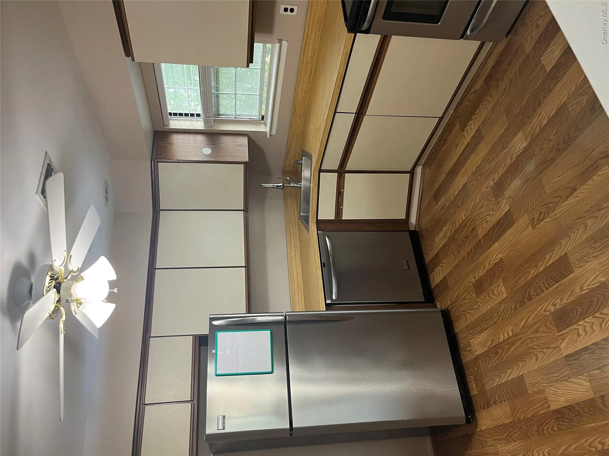 1 Atlantic Avenue, Oyster Bay, NY, 2 Bedrooms Bedrooms, 4 Rooms Rooms,1 BathroomBathrooms,Residential Lease,For Rent,Atlantic,0,1020074 1 Atlantic Avenue, Oyster Bay, NY, 2 Bedrooms Bedrooms, 4 Rooms Rooms,1 BathroomBathrooms,Residential Lease,For Rent,Atlantic,0,1020074