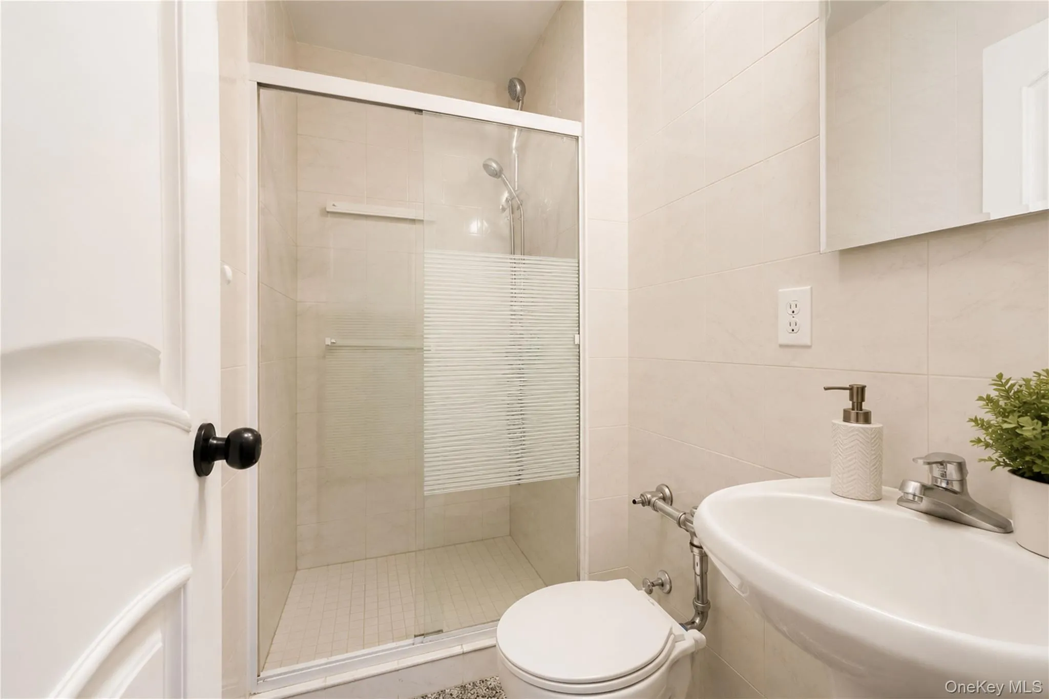 8710 149th Avenue, New York, NY, 2 Bedrooms Bedrooms, 5 Rooms Rooms,2 BathroomsBathrooms,Residential,For Rent,149th,0,1020079 8710 149th Avenue, New York, NY, 2 Bedrooms Bedrooms, 5 Rooms Rooms,2 BathroomsBathrooms,Residential,For Rent,149th,0,1020079