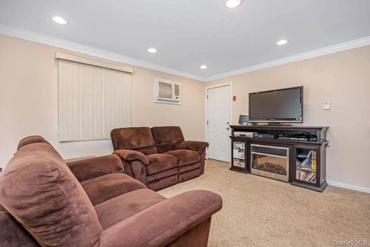 6 Island Street, Oyster Bay, NY, 3 Bedrooms Bedrooms, 6 Rooms Rooms,1 BathroomBathrooms,Residential,For Rent,Island,0,1020084 6 Island Street, Oyster Bay, NY, 3 Bedrooms Bedrooms, 6 Rooms Rooms,1 BathroomBathrooms,Residential,For Rent,Island,0,1020084