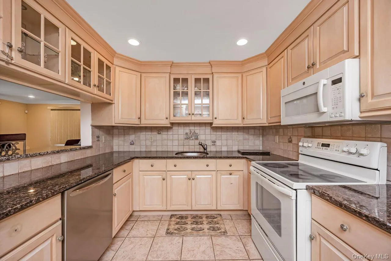 6 Island Street, Oyster Bay, NY, 3 Bedrooms Bedrooms, 6 Rooms Rooms,1 BathroomBathrooms,Residential,For Rent,Island,0,1020084 6 Island Street, Oyster Bay, NY, 3 Bedrooms Bedrooms, 6 Rooms Rooms,1 BathroomBathrooms,Residential,For Rent,Island,0,1020084