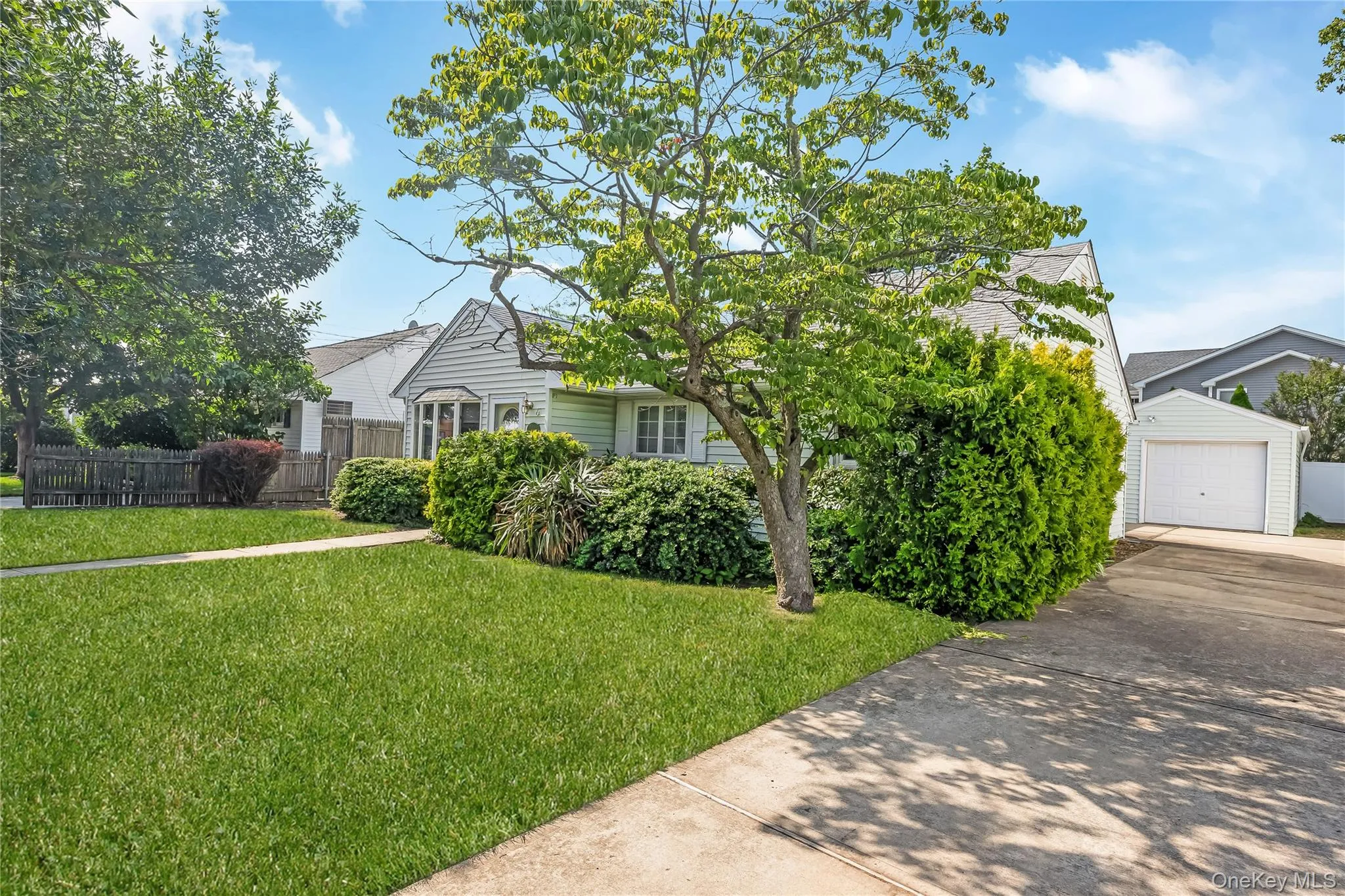 6 Island Street, Oyster Bay, NY, 3 Bedrooms Bedrooms, 6 Rooms Rooms,1 BathroomBathrooms,Residential,For Rent,Island,0,1020084 6 Island Street, Oyster Bay, NY, 3 Bedrooms Bedrooms, 6 Rooms Rooms,1 BathroomBathrooms,Residential,For Rent,Island,0,1020084