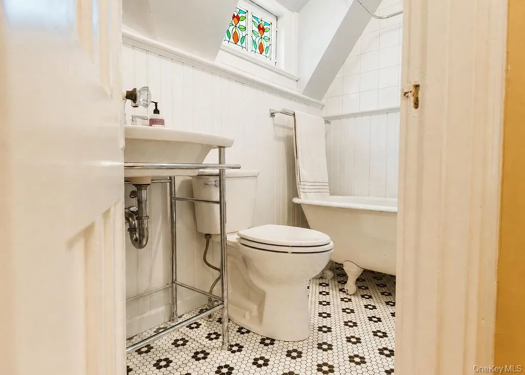 133 Pearl Street, Kingston, NY, 3 Bedrooms Bedrooms, 7 Rooms Rooms,2 BathroomsBathrooms,Residential,For Rent,Pearl,0,1020085 133 Pearl Street, Kingston, NY, 3 Bedrooms Bedrooms, 7 Rooms Rooms,2 BathroomsBathrooms,Residential,For Rent,Pearl,0,1020085