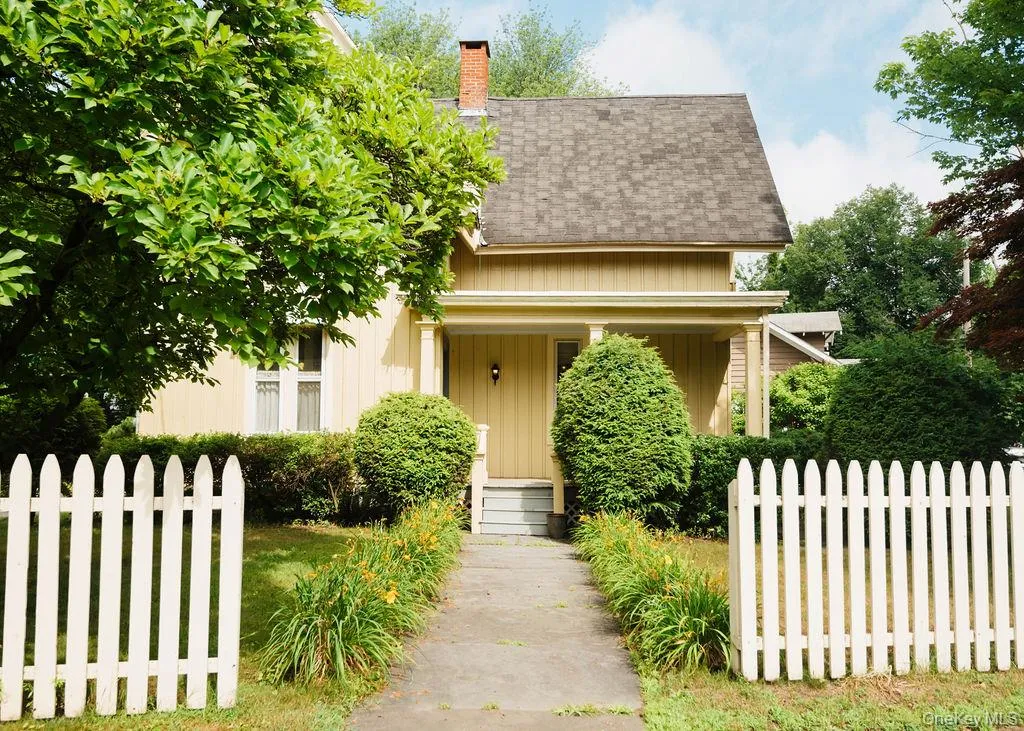 133 Pearl Street, Kingston, NY, 3 Bedrooms Bedrooms, 7 Rooms Rooms,2 BathroomsBathrooms,Residential,For Rent,Pearl,0,1020085 133 Pearl Street, Kingston, NY, 3 Bedrooms Bedrooms, 7 Rooms Rooms,2 BathroomsBathrooms,Residential,For Rent,Pearl,0,1020085