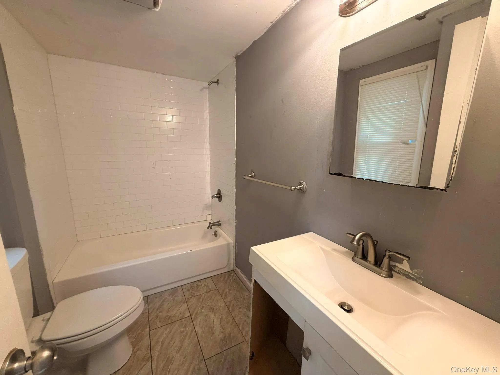 Full Bathroom Full Bathroom