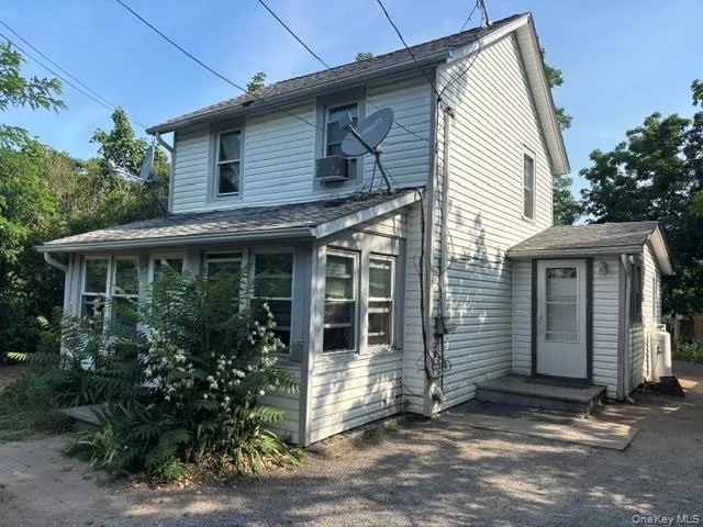 842 Osborn Avenue, Riverhead, NY, 3 Bedrooms Bedrooms, 6 Rooms Rooms,1 BathroomBathrooms,Residential,For Rent,Osborn,0,1020093 842 Osborn Avenue, Riverhead, NY, 3 Bedrooms Bedrooms, 6 Rooms Rooms,1 BathroomBathrooms,Residential,For Rent,Osborn,0,1020093