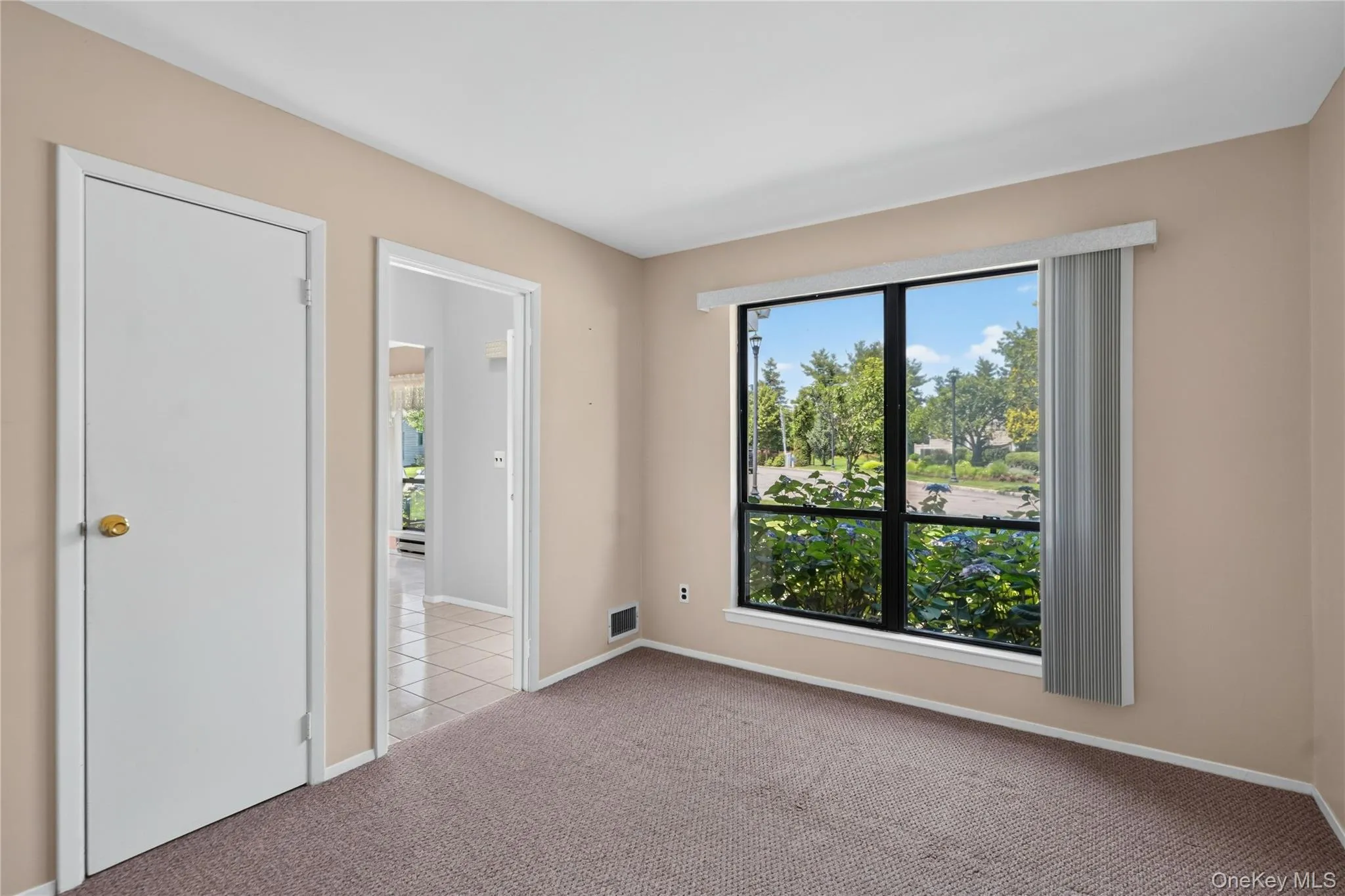 2nd bedroom /office/guest room front of unit. 2nd bedroom /office/guest room front of unit.