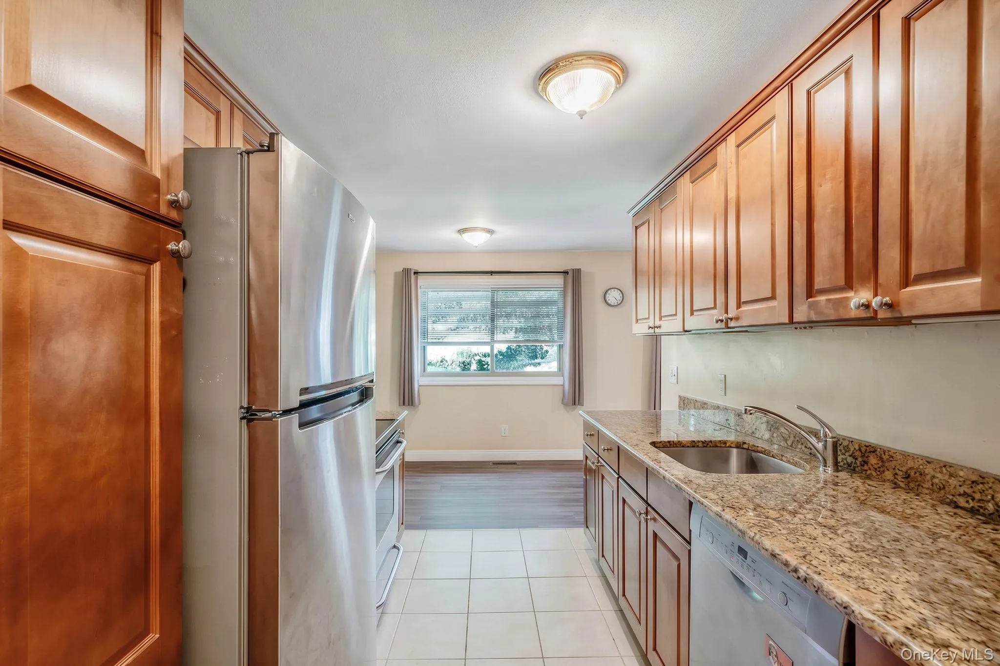 EIK with Granite Countertops, SS Appliances, Breakfast Nook, Room for Washer/Dryer EIK with Granite Countertops, SS Appliances, Breakfast Nook, Room for Washer/Dryer