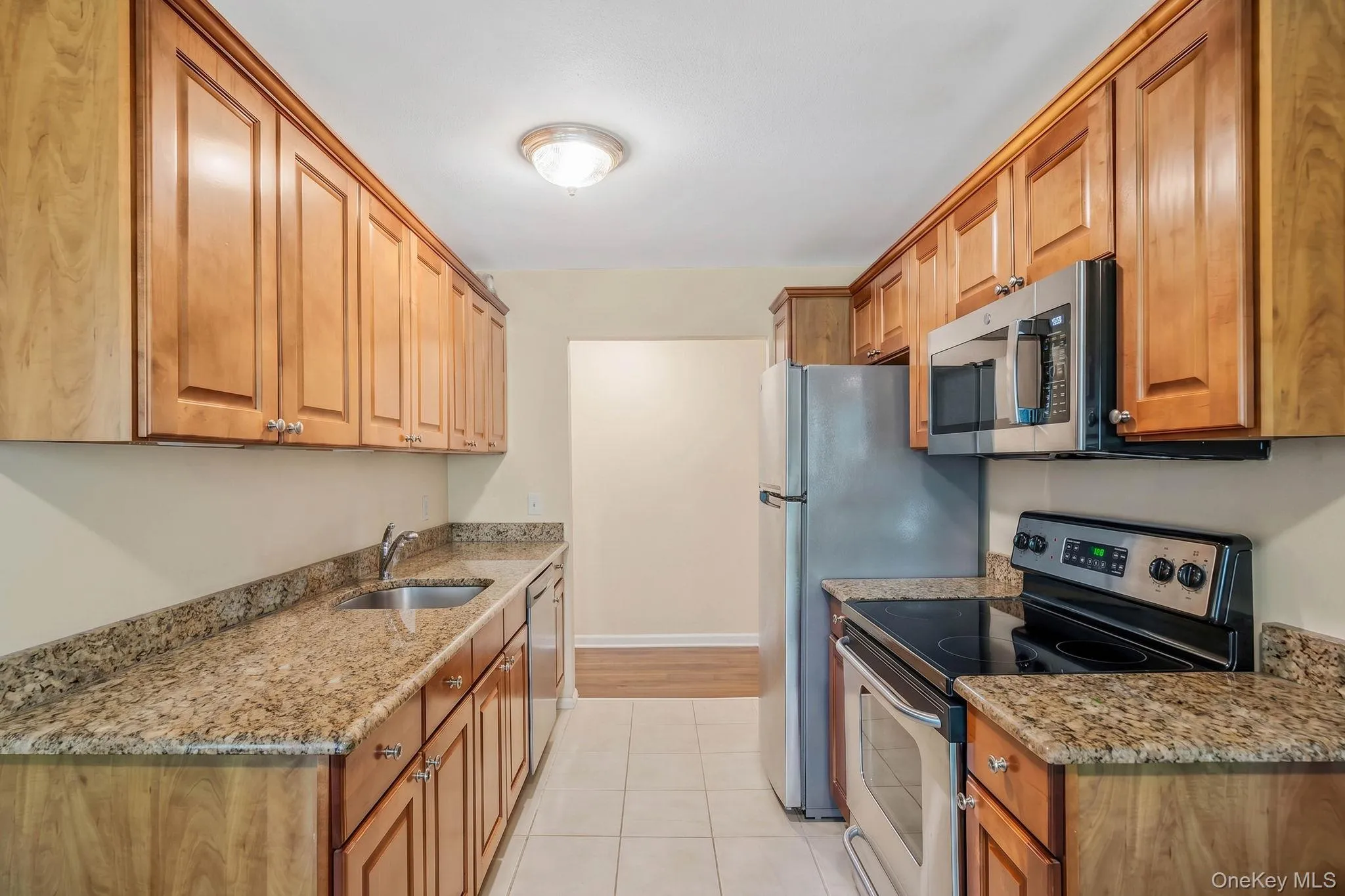EIK with Granite Countertops, SS Appliances, Breakfast Nook, Room for Washer/Dryer EIK with Granite Countertops, SS Appliances, Breakfast Nook, Room for Washer/Dryer
