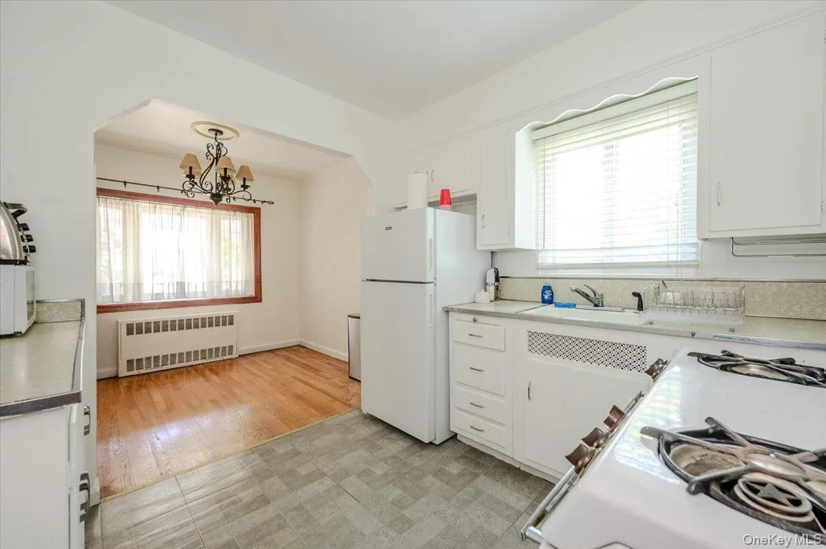 2827 Philip Avenue, New York, NY, 2 Bedrooms Bedrooms, 7 Rooms Rooms,1 BathroomBathrooms,Residential,For Rent,Philip,0,1020105 2827 Philip Avenue, New York, NY, 2 Bedrooms Bedrooms, 7 Rooms Rooms,1 BathroomBathrooms,Residential,For Rent,Philip,0,1020105