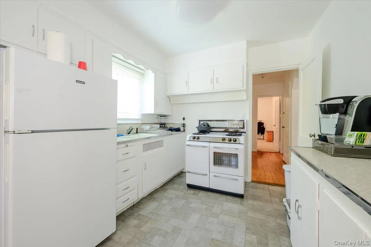 2827 Philip Avenue, New York, NY, 2 Bedrooms Bedrooms, 7 Rooms Rooms,1 BathroomBathrooms,Residential,For Rent,Philip,0,1020105 2827 Philip Avenue, New York, NY, 2 Bedrooms Bedrooms, 7 Rooms Rooms,1 BathroomBathrooms,Residential,For Rent,Philip,0,1020105