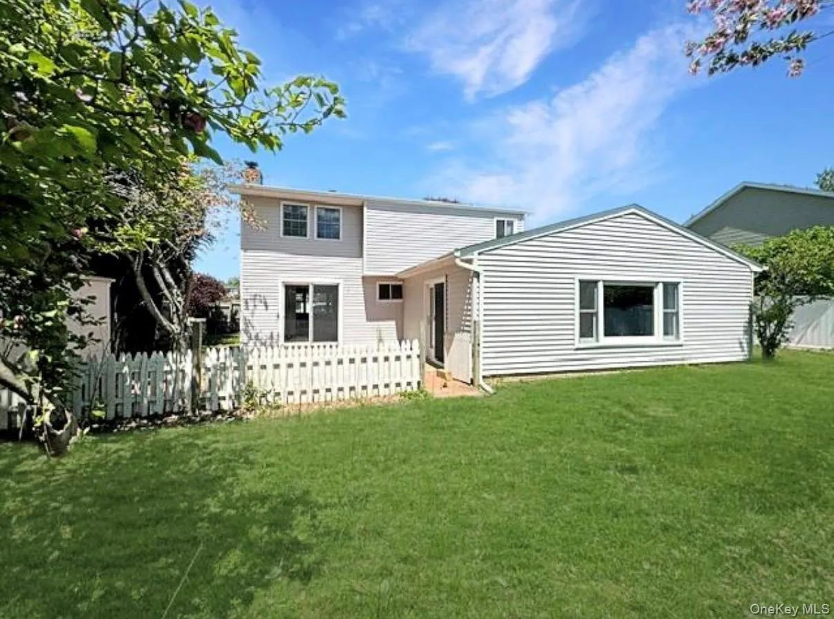 342 Versa Place, Islip, NY, 4 Bedrooms Bedrooms, 9 Rooms Rooms,2 BathroomsBathrooms,Residential Lease,For Rent,Versa,0,1020126 342 Versa Place, Islip, NY, 4 Bedrooms Bedrooms, 9 Rooms Rooms,2 BathroomsBathrooms,Residential Lease,For Rent,Versa,0,1020126