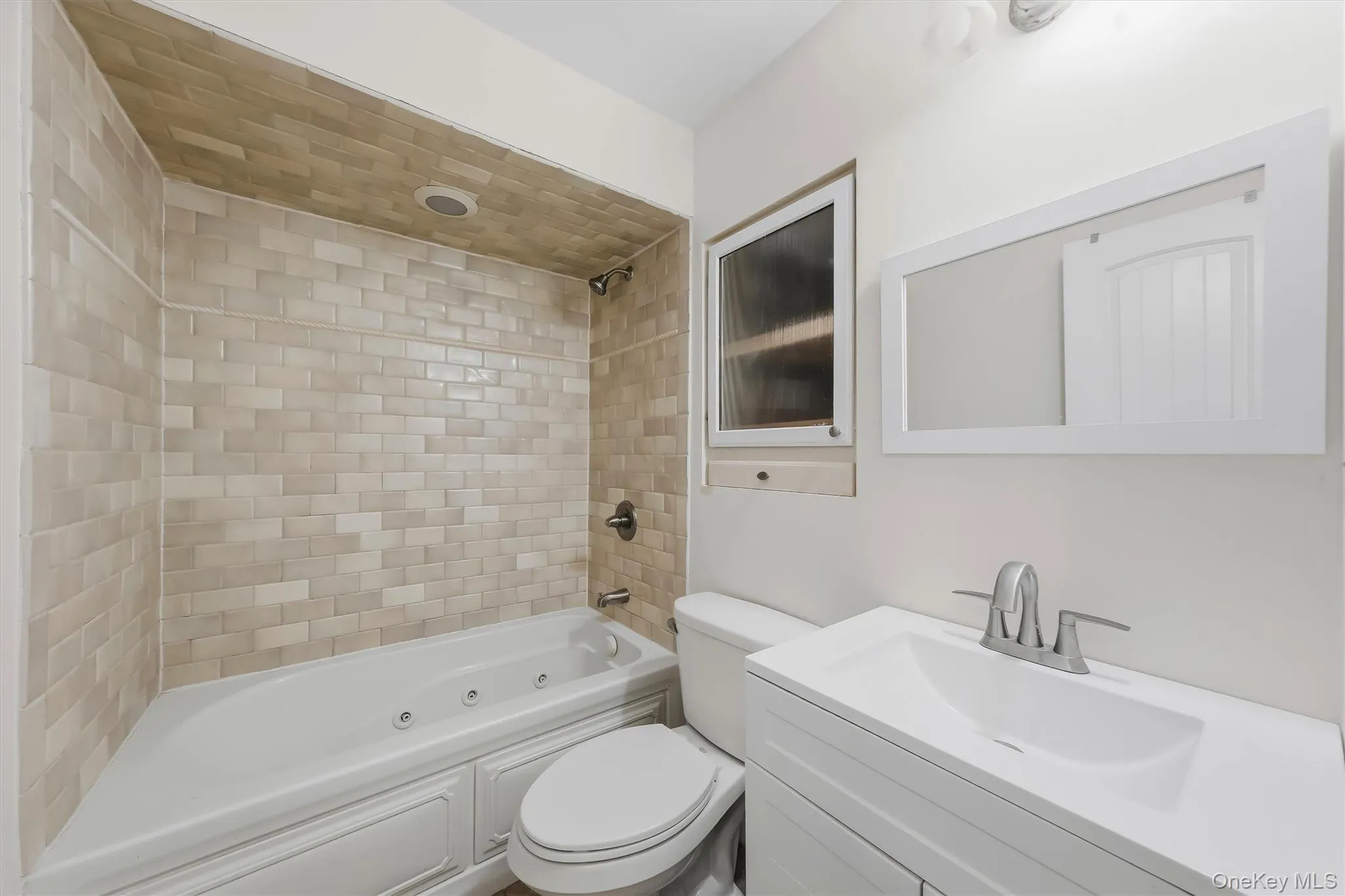 7 Elmwood Drive, Goshen, NY, 4 Bedrooms Bedrooms, 9 Rooms Rooms,2 BathroomsBathrooms,Residential,For Rent,Elmwood,0,1020127 7 Elmwood Drive, Goshen, NY, 4 Bedrooms Bedrooms, 9 Rooms Rooms,2 BathroomsBathrooms,Residential,For Rent,Elmwood,0,1020127