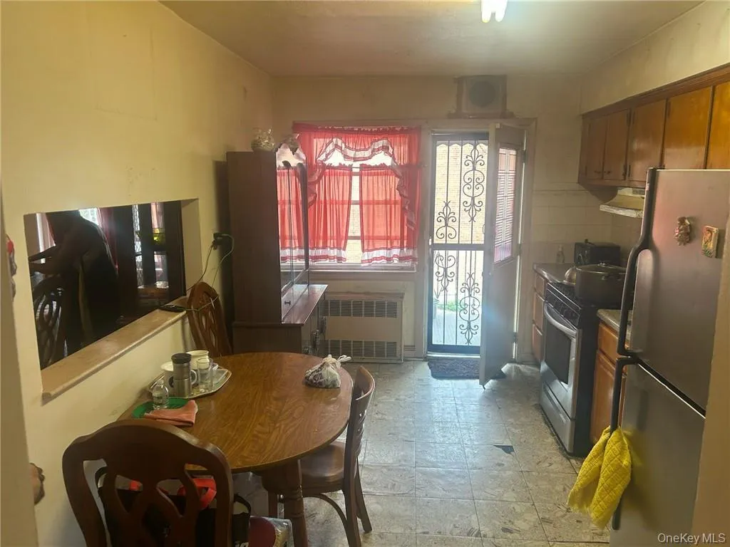 10120 Avenue J, New York, NY, 5 Bedrooms Bedrooms, 10 Rooms Rooms,2 BathroomsBathrooms,Residential,For Rent,Avenue J,0,1020134 10120 Avenue J, New York, NY, 5 Bedrooms Bedrooms, 10 Rooms Rooms,2 BathroomsBathrooms,Residential,For Rent,Avenue J,0,1020134