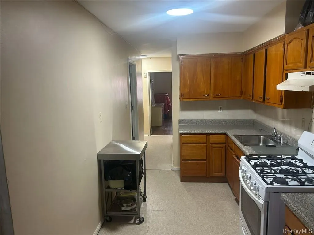 10120 Avenue J, New York, NY, 5 Bedrooms Bedrooms, 10 Rooms Rooms,2 BathroomsBathrooms,Residential,For Rent,Avenue J,0,1020134 10120 Avenue J, New York, NY, 5 Bedrooms Bedrooms, 10 Rooms Rooms,2 BathroomsBathrooms,Residential,For Rent,Avenue J,0,1020134