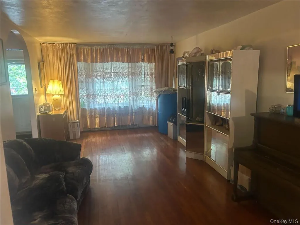 10120 Avenue J, New York, NY, 5 Bedrooms Bedrooms, 10 Rooms Rooms,2 BathroomsBathrooms,Residential,For Rent,Avenue J,0,1020134 10120 Avenue J, New York, NY, 5 Bedrooms Bedrooms, 10 Rooms Rooms,2 BathroomsBathrooms,Residential,For Rent,Avenue J,0,1020134