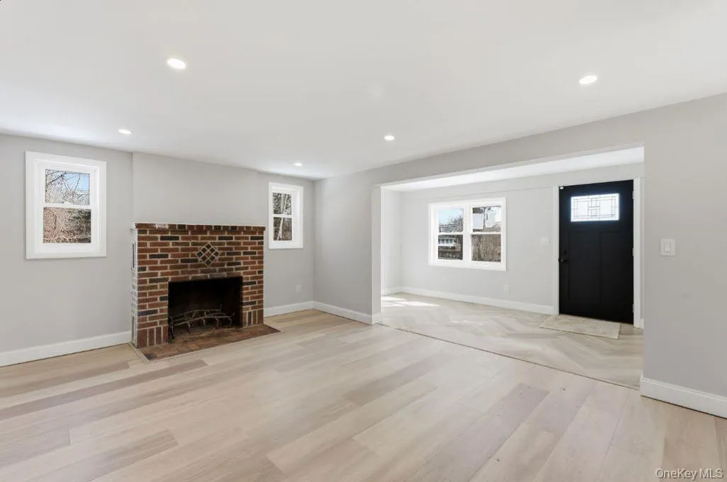 452 Montauk Highway, Southampton, NY, 3 Bedrooms Bedrooms, 7 Rooms Rooms,1 BathroomBathrooms,Residential Lease,For Rent,Montauk,0,1020138 452 Montauk Highway, Southampton, NY, 3 Bedrooms Bedrooms, 7 Rooms Rooms,1 BathroomBathrooms,Residential Lease,For Rent,Montauk,0,1020138