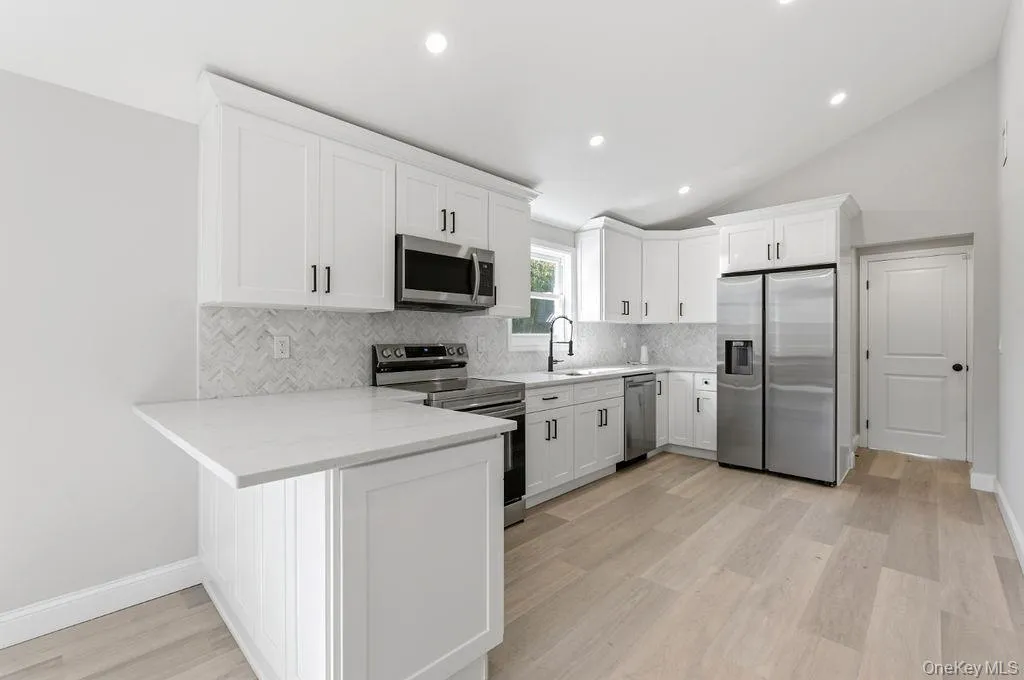 452 Montauk Highway, Southampton, NY, 3 Bedrooms Bedrooms, 7 Rooms Rooms,1 BathroomBathrooms,Residential Lease,For Rent,Montauk,0,1020138 452 Montauk Highway, Southampton, NY, 3 Bedrooms Bedrooms, 7 Rooms Rooms,1 BathroomBathrooms,Residential Lease,For Rent,Montauk,0,1020138