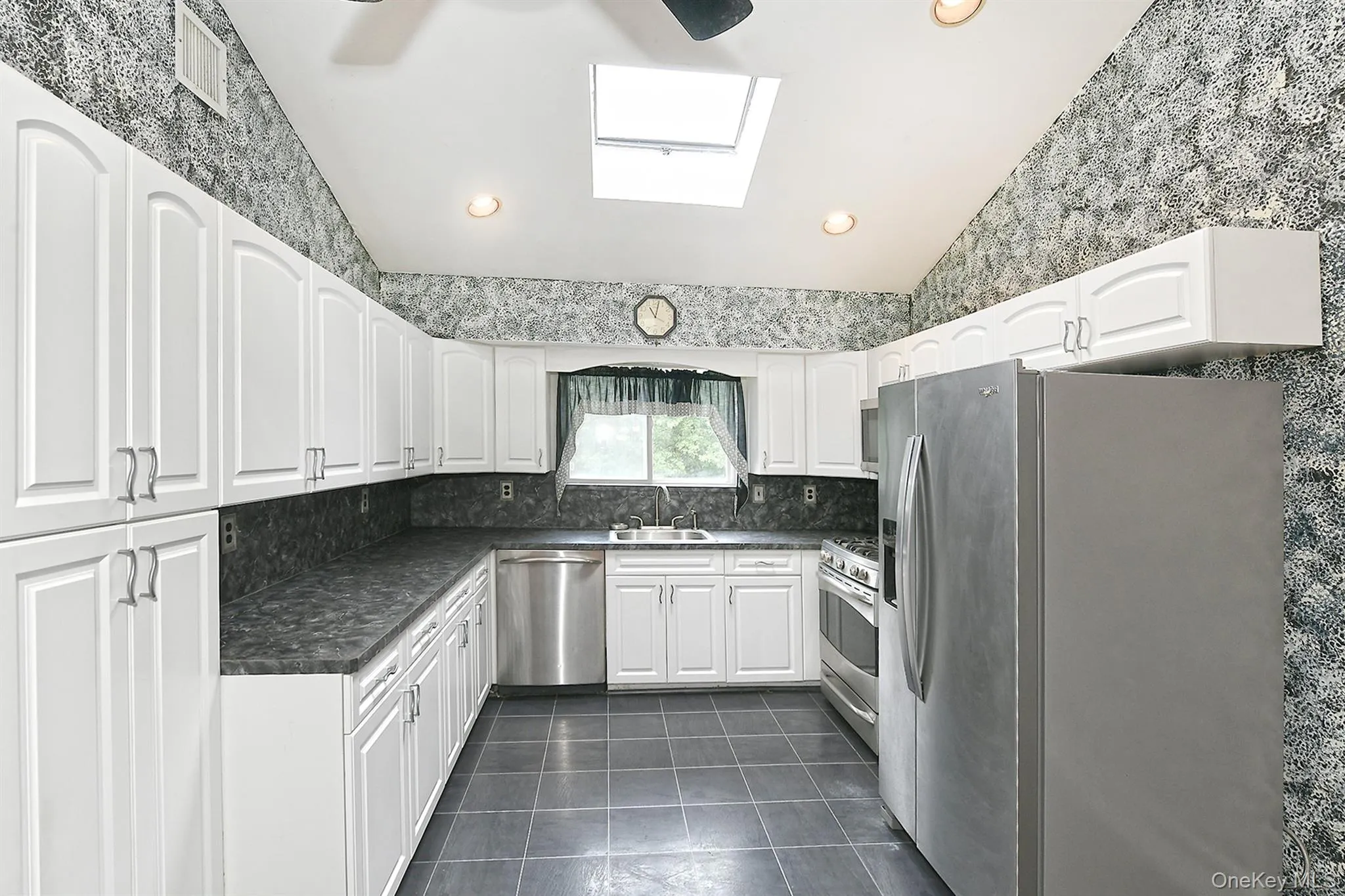 White Kitchen With Stainless Steel Appliances White Kitchen With Stainless Steel Appliances