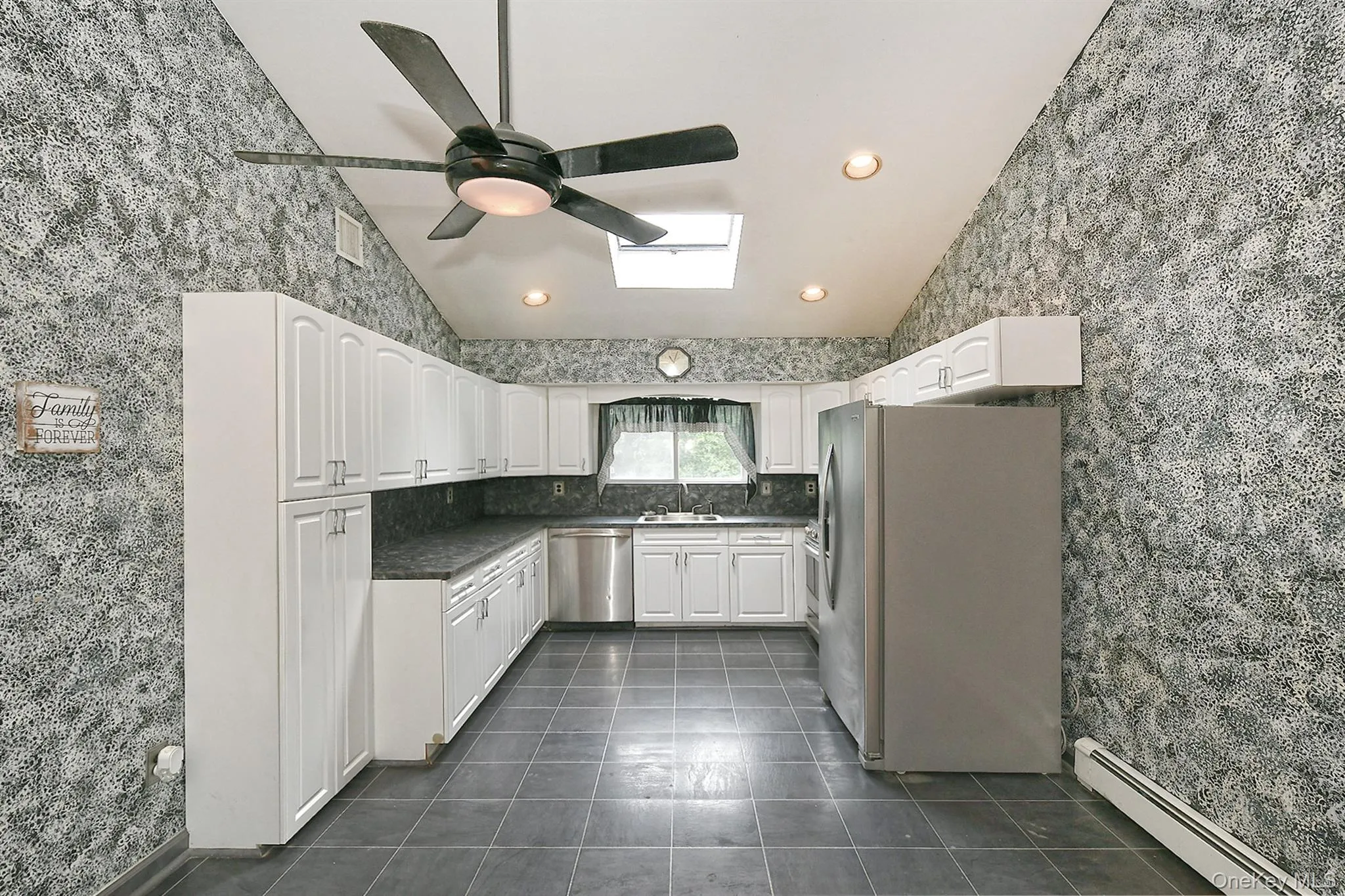 Eat in Kitchen With Skylight Eat in Kitchen With Skylight