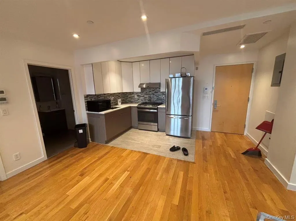4223 Parsons Boulevard, New York, NY, 1 Bedroom Bedrooms, 3 Rooms Rooms,1 BathroomBathrooms,Residential,For Rent,Parsons,0,1020141 4223 Parsons Boulevard, New York, NY, 1 Bedroom Bedrooms, 3 Rooms Rooms,1 BathroomBathrooms,Residential,For Rent,Parsons,0,1020141