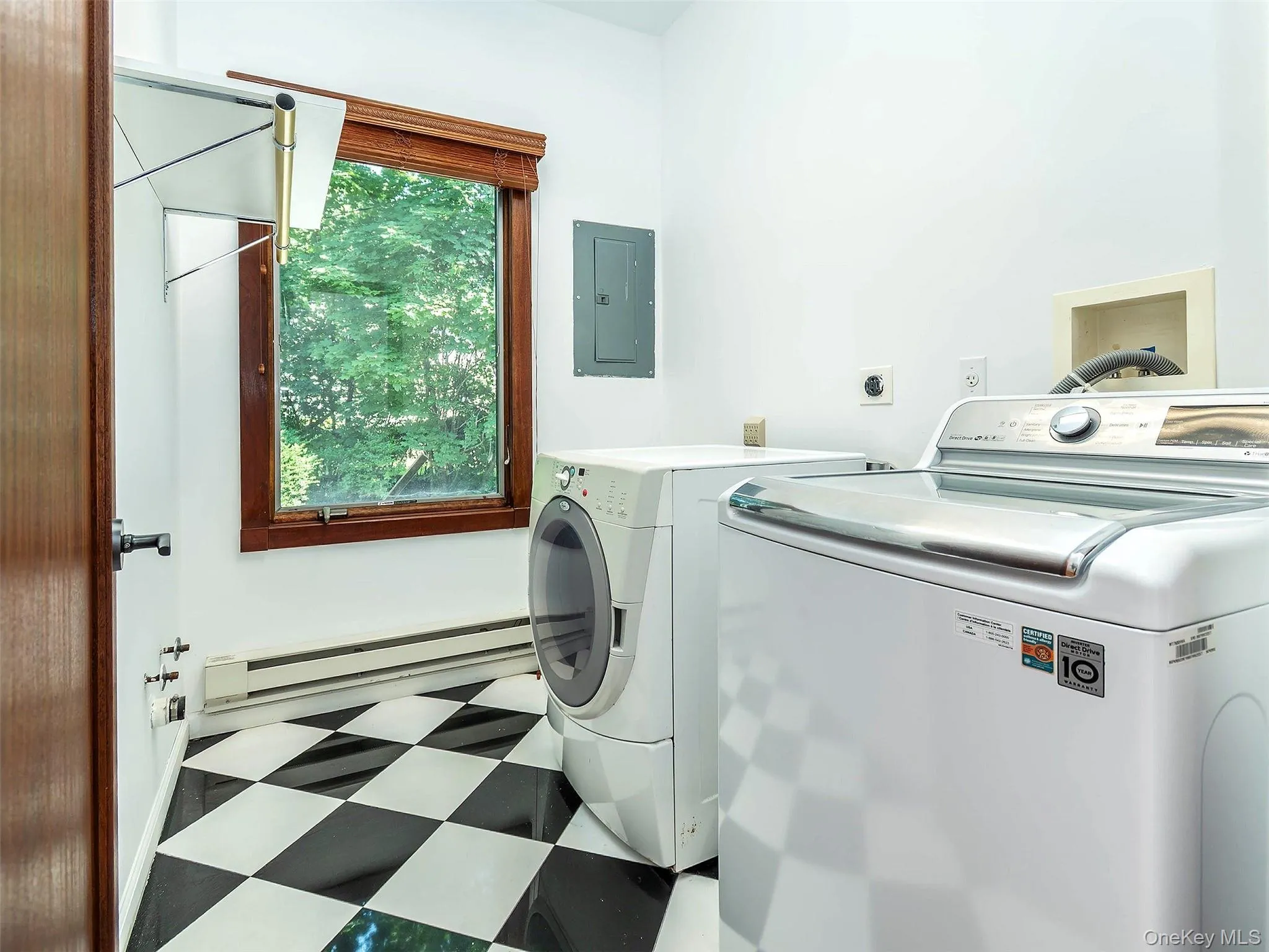 3 West Drive, North Hempstead, NY, 4 Bedrooms Bedrooms, 8 Rooms Rooms,4 BathroomsBathrooms,Residential Lease,For Rent,West,0,1020147 3 West Drive, North Hempstead, NY, 4 Bedrooms Bedrooms, 8 Rooms Rooms,4 BathroomsBathrooms,Residential Lease,For Rent,West,0,1020147
