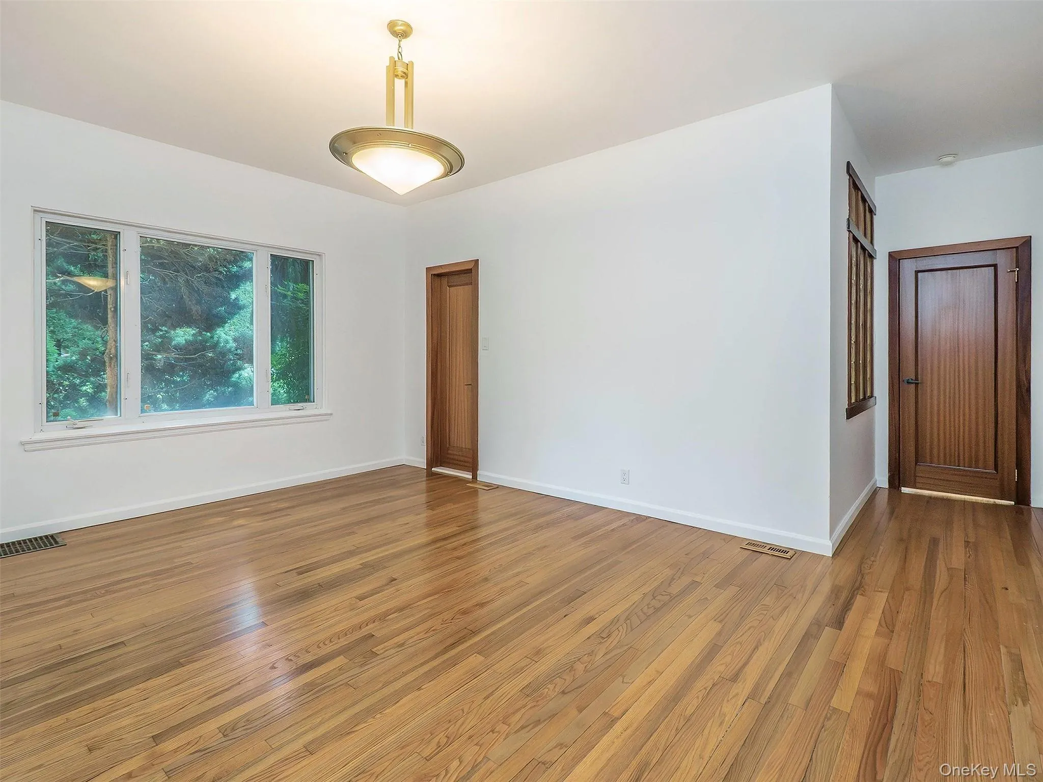 3 West Drive, North Hempstead, NY, 4 Bedrooms Bedrooms, 8 Rooms Rooms,4 BathroomsBathrooms,Residential Lease,For Rent,West,0,1020147 3 West Drive, North Hempstead, NY, 4 Bedrooms Bedrooms, 8 Rooms Rooms,4 BathroomsBathrooms,Residential Lease,For Rent,West,0,1020147