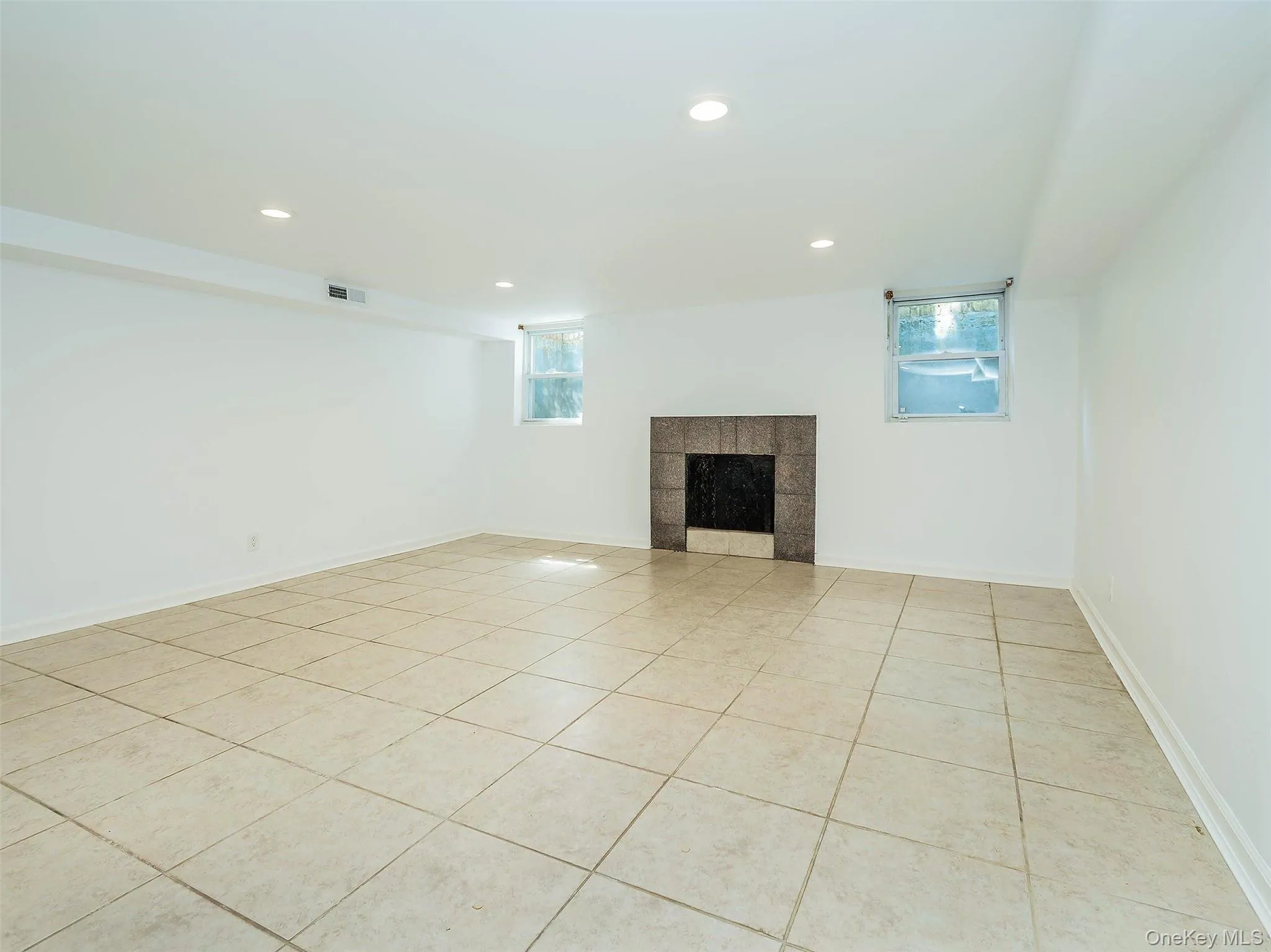 3 West Drive, North Hempstead, NY, 4 Bedrooms Bedrooms, 8 Rooms Rooms,4 BathroomsBathrooms,Residential Lease,For Rent,West,0,1020147 3 West Drive, North Hempstead, NY, 4 Bedrooms Bedrooms, 8 Rooms Rooms,4 BathroomsBathrooms,Residential Lease,For Rent,West,0,1020147