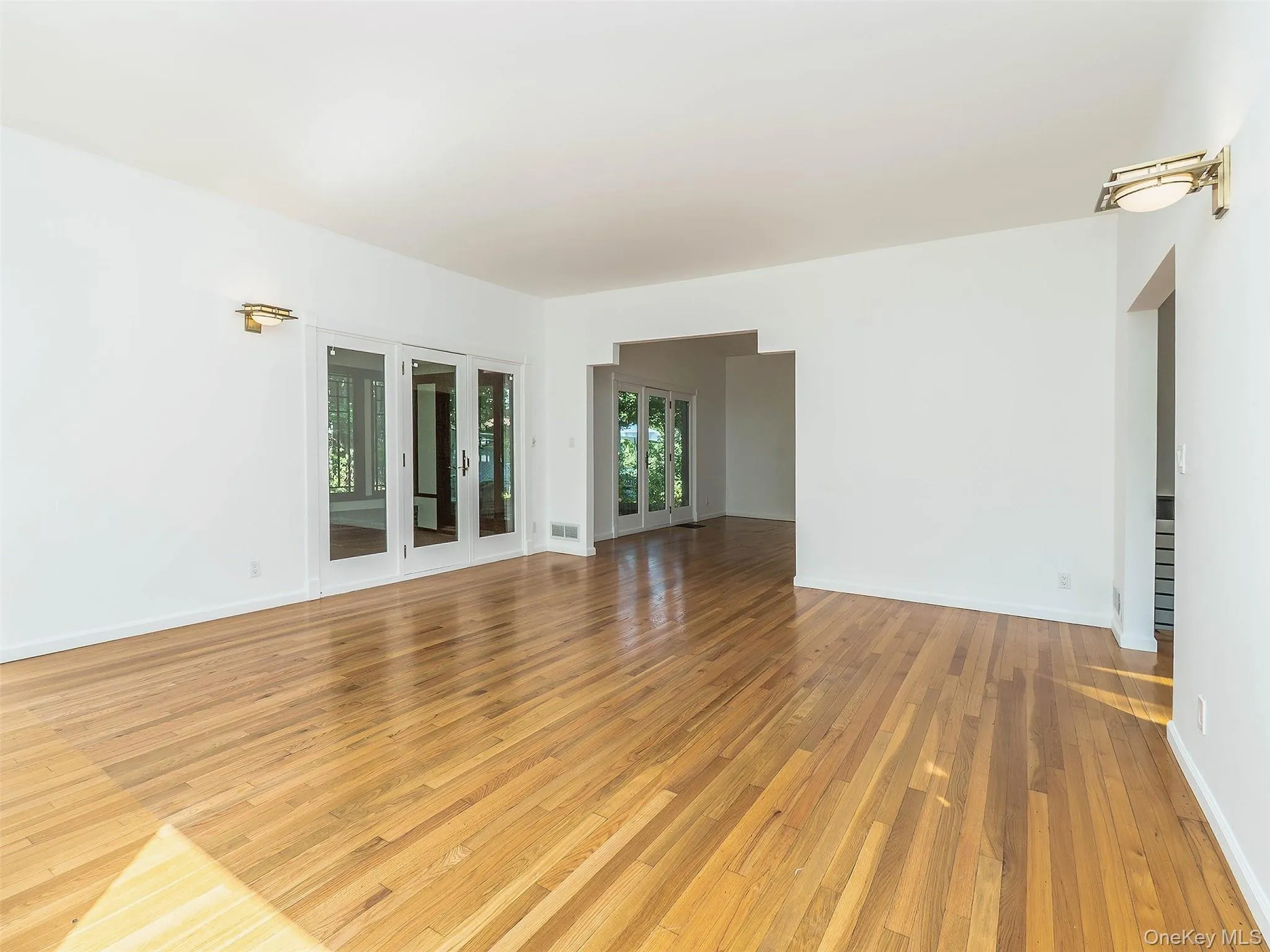 3 West Drive, North Hempstead, NY, 4 Bedrooms Bedrooms, 8 Rooms Rooms,4 BathroomsBathrooms,Residential Lease,For Rent,West,0,1020147 3 West Drive, North Hempstead, NY, 4 Bedrooms Bedrooms, 8 Rooms Rooms,4 BathroomsBathrooms,Residential Lease,For Rent,West,0,1020147