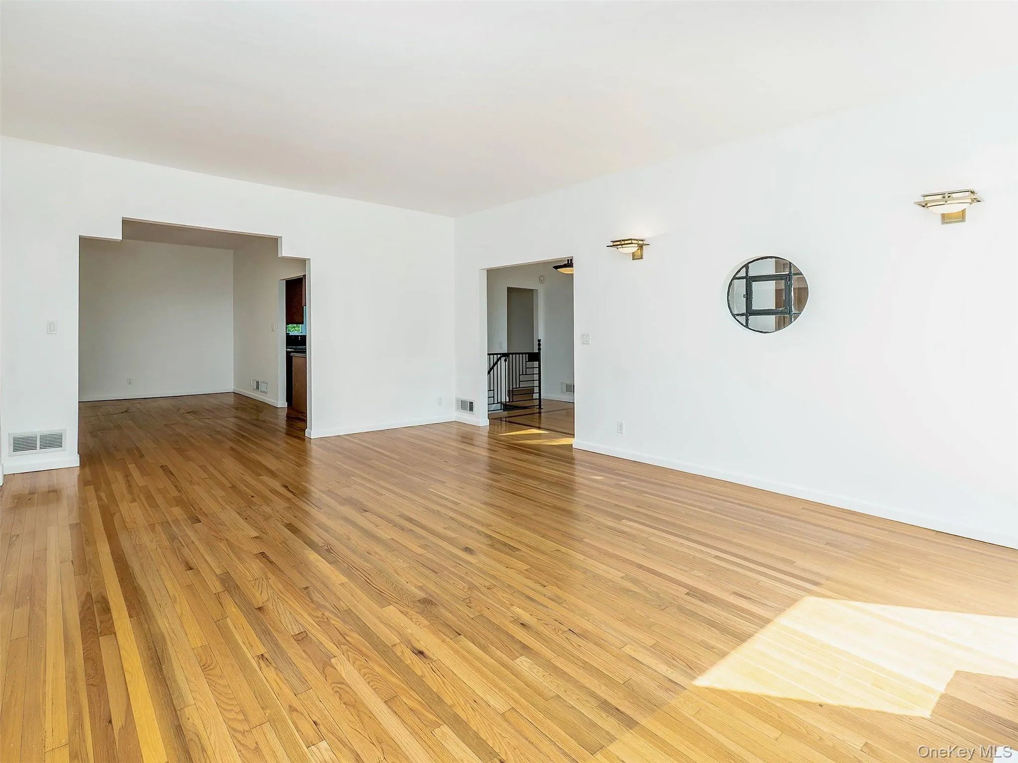 3 West Drive, North Hempstead, NY, 4 Bedrooms Bedrooms, 8 Rooms Rooms,4 BathroomsBathrooms,Residential Lease,For Rent,West,0,1020147 3 West Drive, North Hempstead, NY, 4 Bedrooms Bedrooms, 8 Rooms Rooms,4 BathroomsBathrooms,Residential Lease,For Rent,West,0,1020147