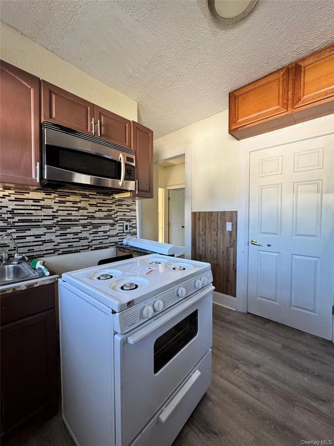 64 Sprague Avenue, Babylon, NY, 3 Bedrooms Bedrooms, 7 Rooms Rooms,2 BathroomsBathrooms,Residential Lease,For Rent,Sprague,0,1020148 64 Sprague Avenue, Babylon, NY, 3 Bedrooms Bedrooms, 7 Rooms Rooms,2 BathroomsBathrooms,Residential Lease,For Rent,Sprague,0,1020148