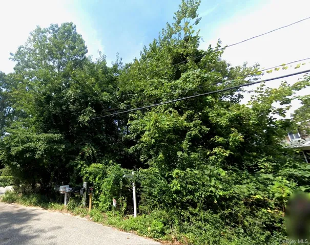 13 Lake Drive, Southampton, New York 11968